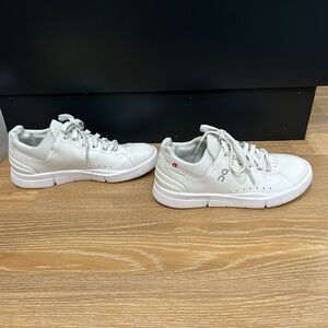 On Cloud Roger Advantage women’s size 6.5